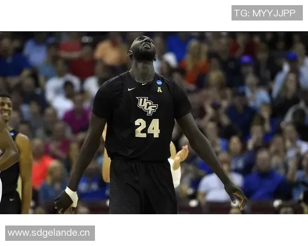 彼得森两场比赛展现卓越实力场均215分15断15帽命中率高达60 彼得森两场比赛展现卓越实力场均215分15断15帽命中率高达60