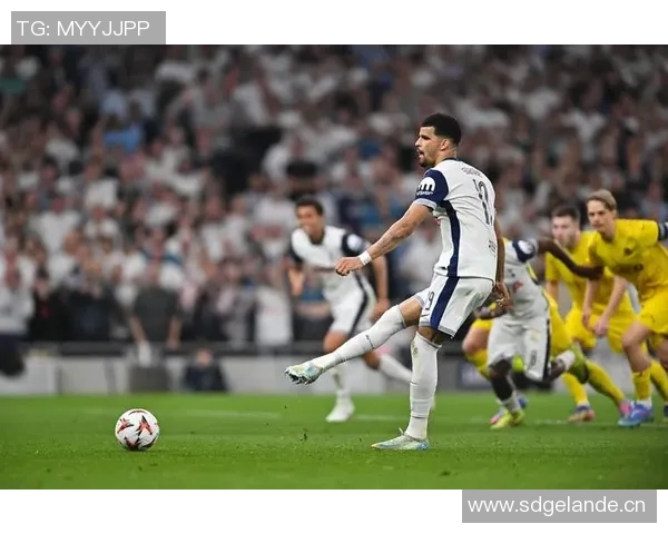 热刺庆祝主帅弗兰克52岁生日战绩喜人近7场保持不败 热刺庆祝主帅弗兰克52岁生日战绩喜人近7场保持不败