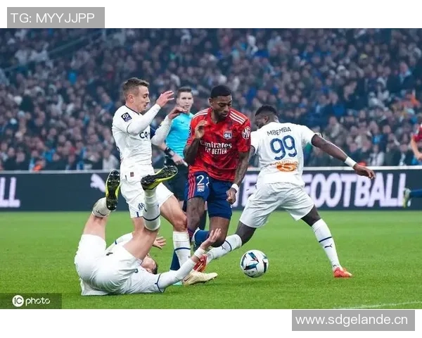 法甲精彩对决摩纳哥迎战大巴黎马赛主场力争全取三分