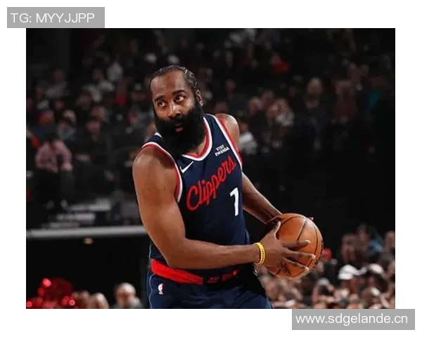 哈登半场表现低迷三分球失准球队外线哑火难以破局 哈登半场表现低迷三分球失准球队外线哑火难以破局