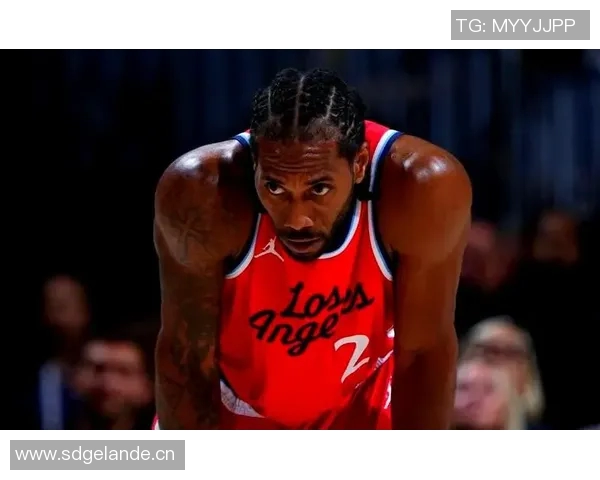 效率一般！莱昂纳德半场11投得到11分另有2板1助1断