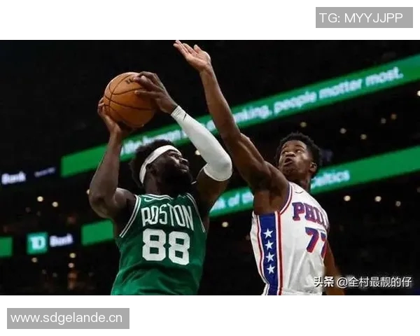 埃奇库姆表现出色如老将10投6中三分5中3罚球10中7砍下22分4篮板5助攻