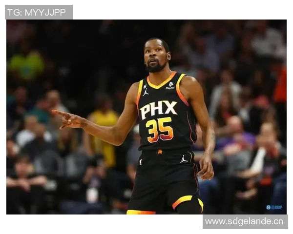 杜兰特被沃尔夫投篮失误砸脸愤怒吐槽投篮质量差劲的搞笑瞬间