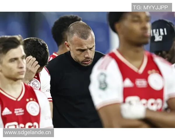 前阿贾克斯主帅海廷加正式加盟热刺担任助理教练助力球队发展